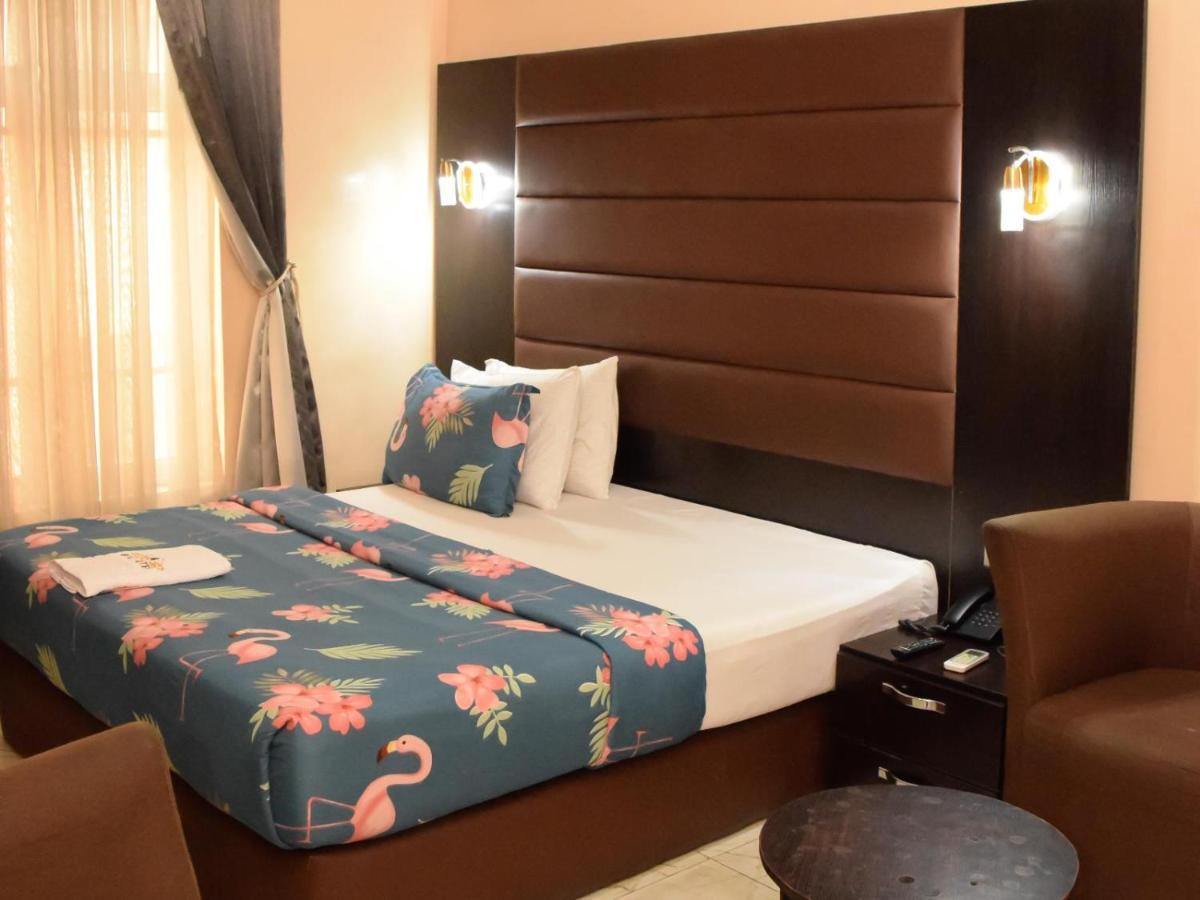 บานา โฮเต็ล แอนด์ สวีท Hotel ลากอส ภายนอก รูปภาพ