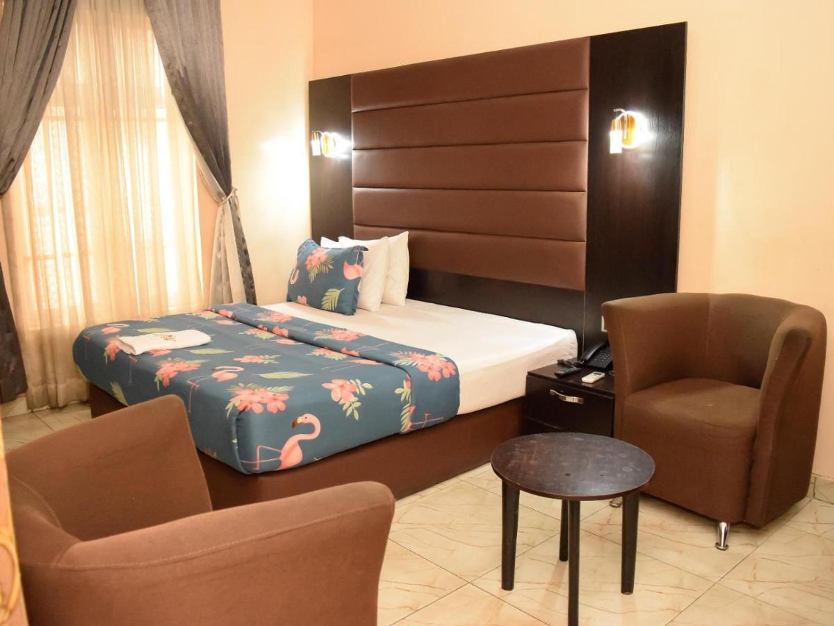 บานา โฮเต็ล แอนด์ สวีท Hotel ลากอส ภายนอก รูปภาพ