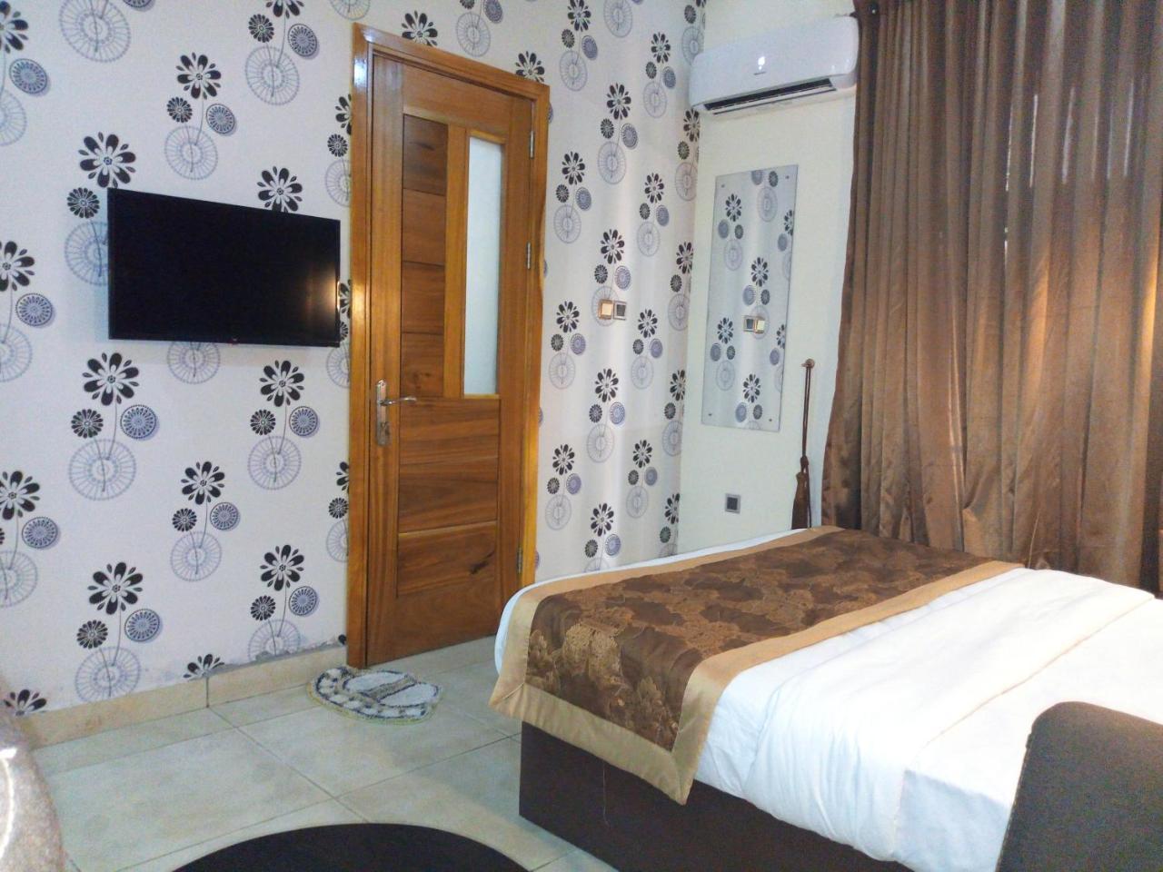 บานา โฮเต็ล แอนด์ สวีท Hotel ลากอส ภายนอก รูปภาพ